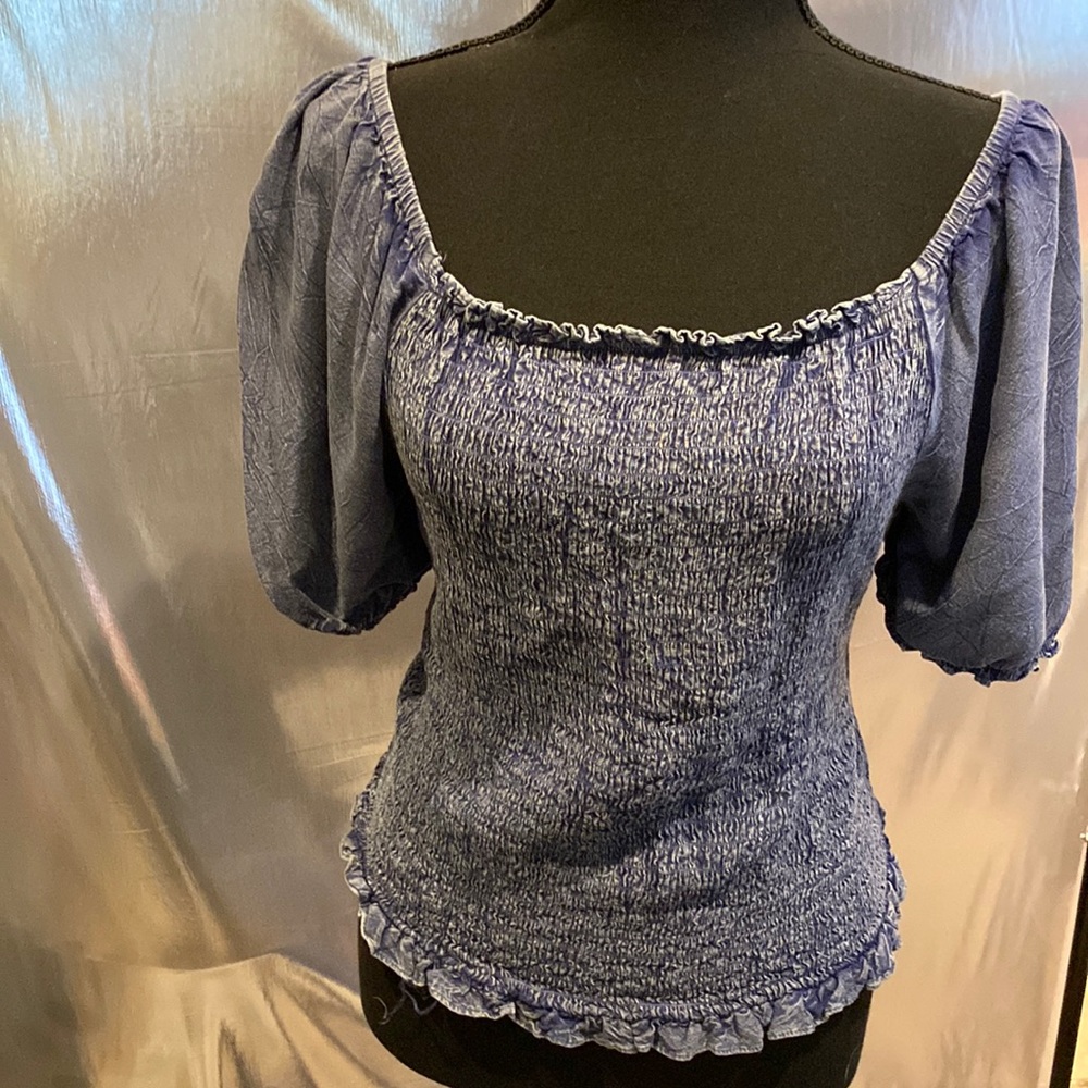 Cute ladies blue denim top with puffy short sleeves and ruffled edges!